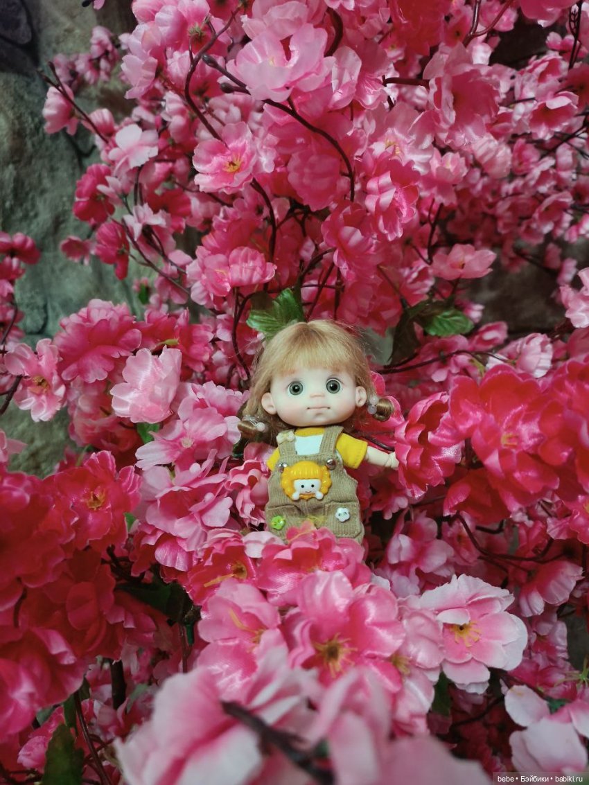 Море шепчет не грусти, лучше в гости приходи. Подарю тебе ракушку, ласково шепну на ушко. Искупаю в пене даже, полежишь со