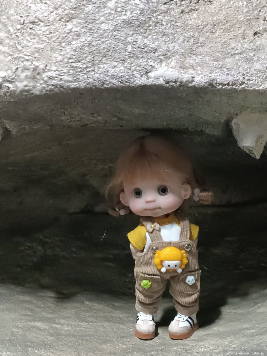 Море шепчет не грусти, лучше в гости приходи. Подарю тебе ракушку, ласково шепну на ушко. Искупаю в пене даже, полежишь со