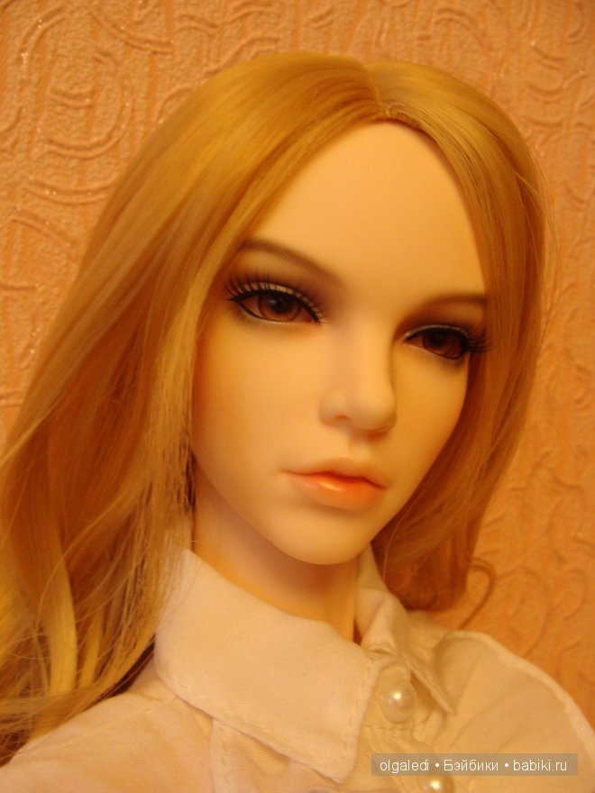 Здравствуйте, дорогие жители и гости моего любимого сайта! Ко мне приехала моя первая бжд кукла от фирмы iplehaus. Разделите