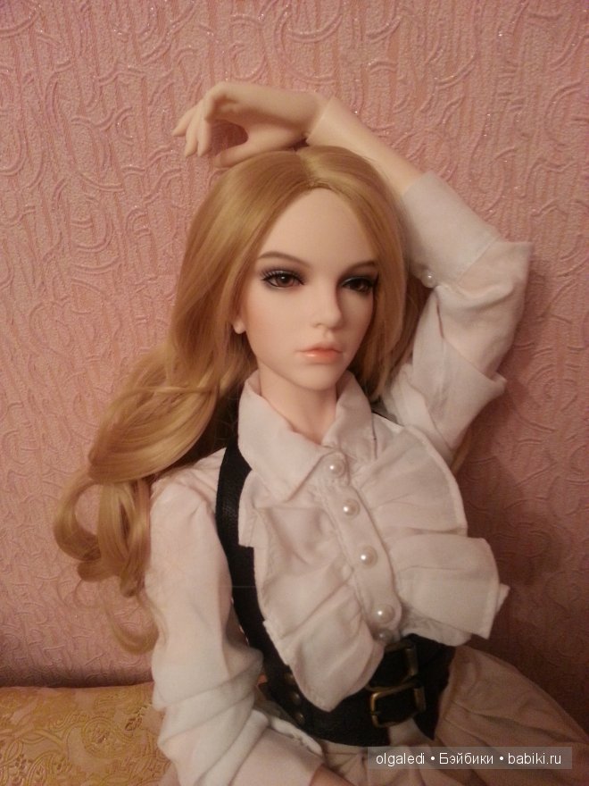 Здравствуйте, дорогие жители и гости моего любимого сайта! Ко мне приехала моя первая бжд кукла от фирмы iplehaus. Разделите