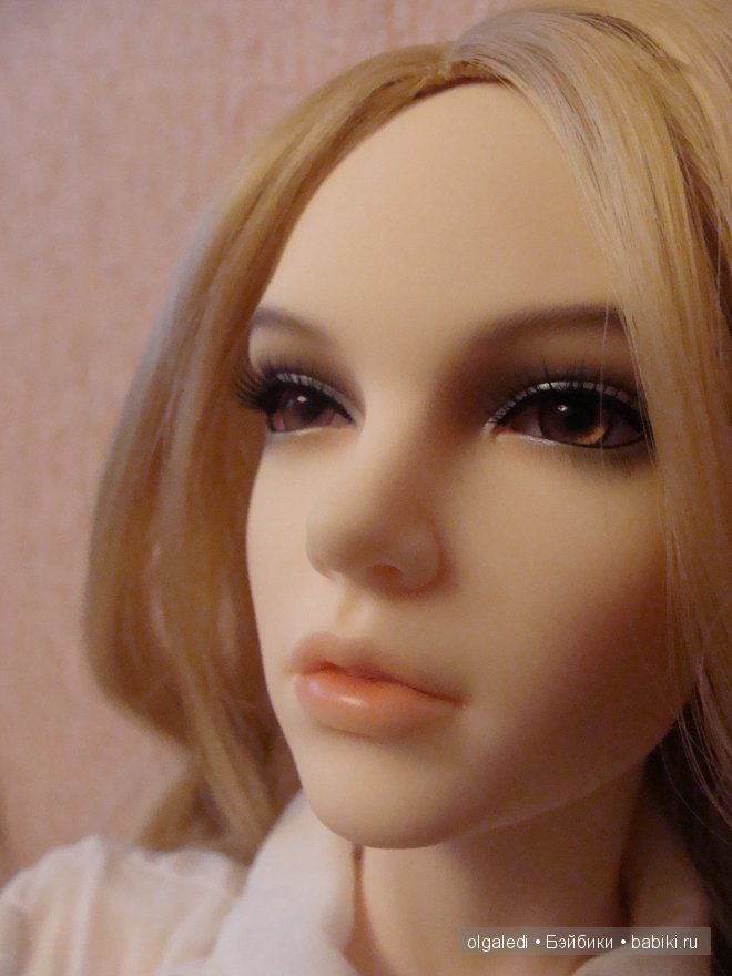 Здравствуйте, дорогие жители и гости моего любимого сайта! Ко мне приехала моя первая бжд кукла от фирмы iplehaus. Разделите