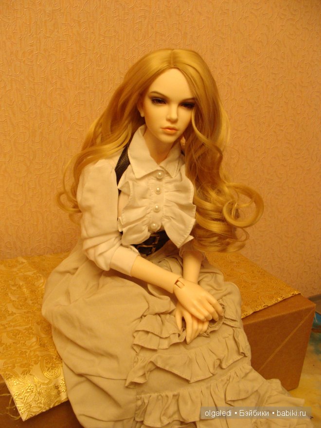 Здравствуйте, дорогие жители и гости моего любимого сайта! Ко мне приехала моя первая бжд кукла от фирмы iplehaus. Разделите