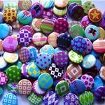 Небольшой МК: "как сделать маленькие пуговки для кукольной одежи".