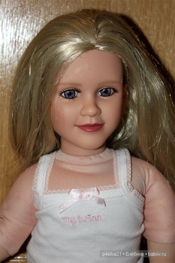 Вот так малышка делает зарядку))