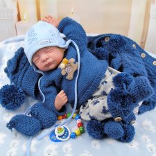 Сладко спит малыш