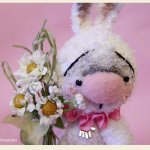 Мартовский зайка с букетом цветов, игрушка вязанная крючком