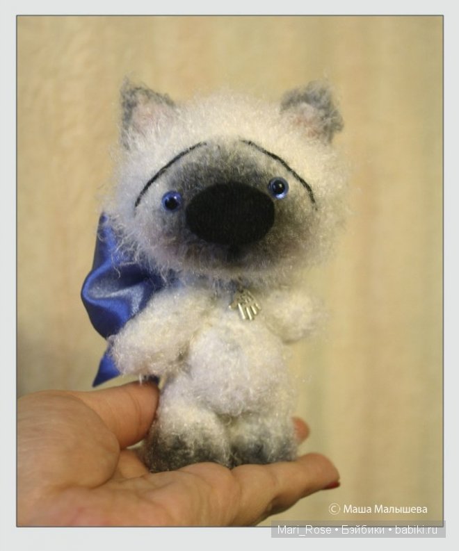 Маленький пушистик котик. Игрушка вязанная крючком