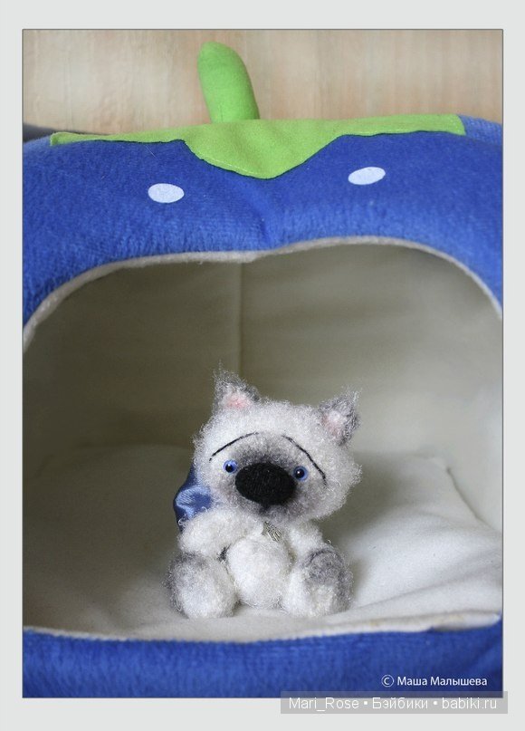 Маленький пушистик котик. Игрушка вязанная крючком (фото 4)