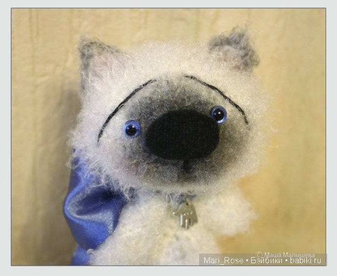 Маленький пушистик котик. Игрушка вязанная крючком (фото 3)