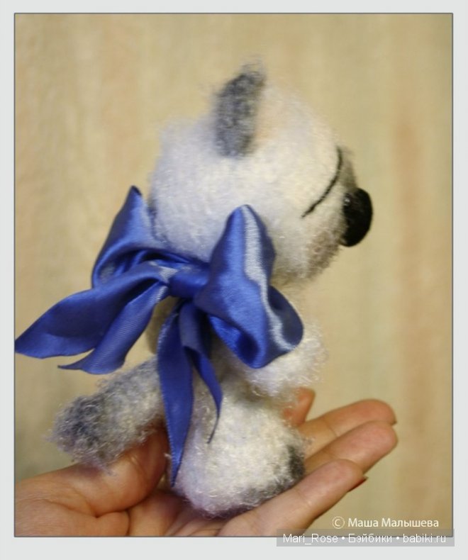 Маленький пушистик котик. Игрушка вязанная крючком (фото 2)