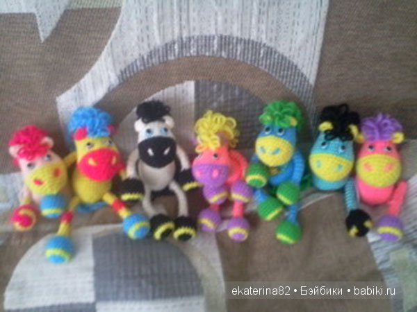 «Пасхальный сюрприз» (цыплята) и другие игрушки, вязанные крючком