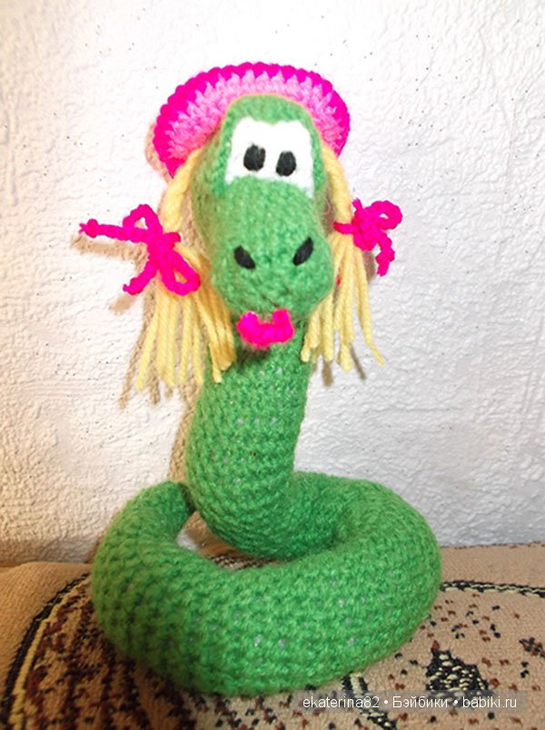 «Пасхальный сюрприз» (цыплята) и другие игрушки, вязанные крючком