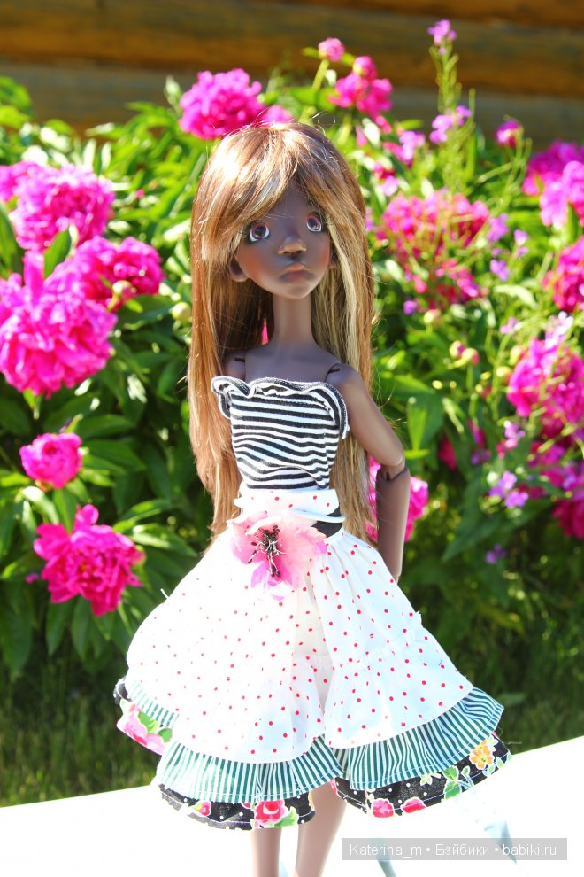 Тобичка (Tobi от Kaye Wiggs) в лучах летнего солнышка