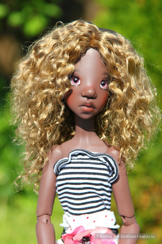 Тобичка (Tobi от Kaye Wiggs) в лучах летнего солнышка