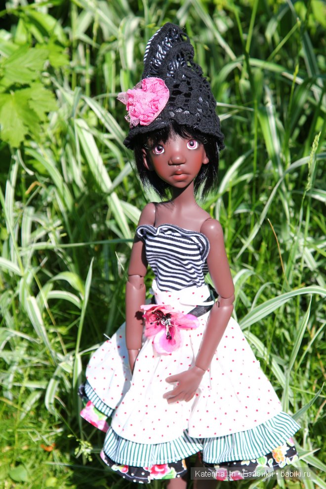 Тобичка (Tobi от Kaye Wiggs) в лучах летнего солнышка