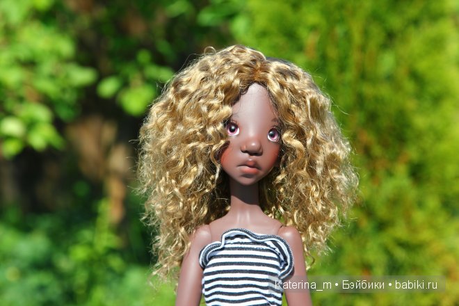 Тобичка (Tobi от Kaye Wiggs) в лучах летнего солнышка