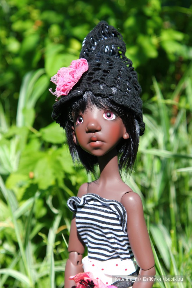 Тобичка (Tobi от Kaye Wiggs) в лучах летнего солнышка