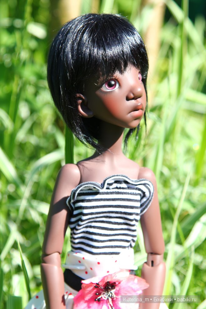 Тобичка (Tobi от Kaye Wiggs) в лучах летнего солнышка