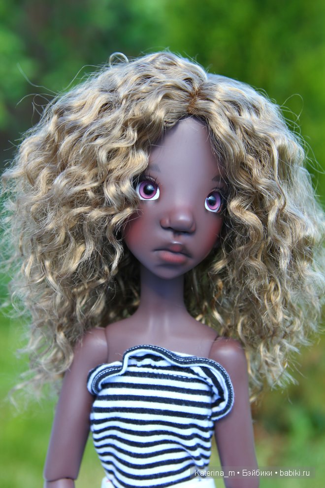 Тобичка (Tobi от Kaye Wiggs) в лучах летнего солнышка