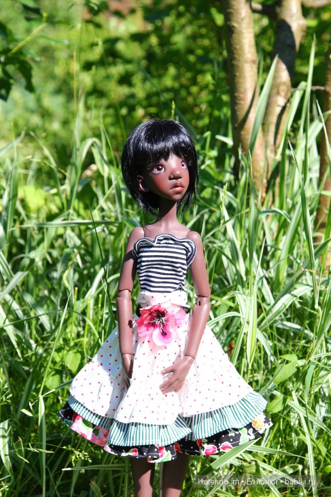 Тобичка (Tobi от Kaye Wiggs) в лучах летнего солнышка