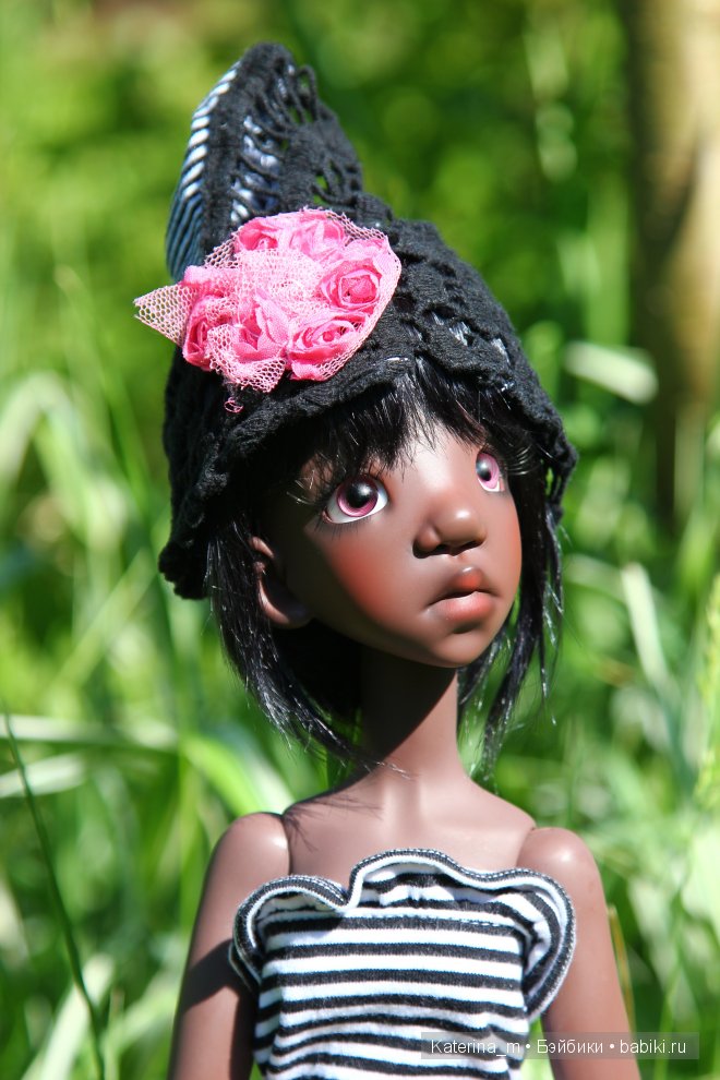 Тобичка (Tobi от Kaye Wiggs) в лучах летнего солнышка