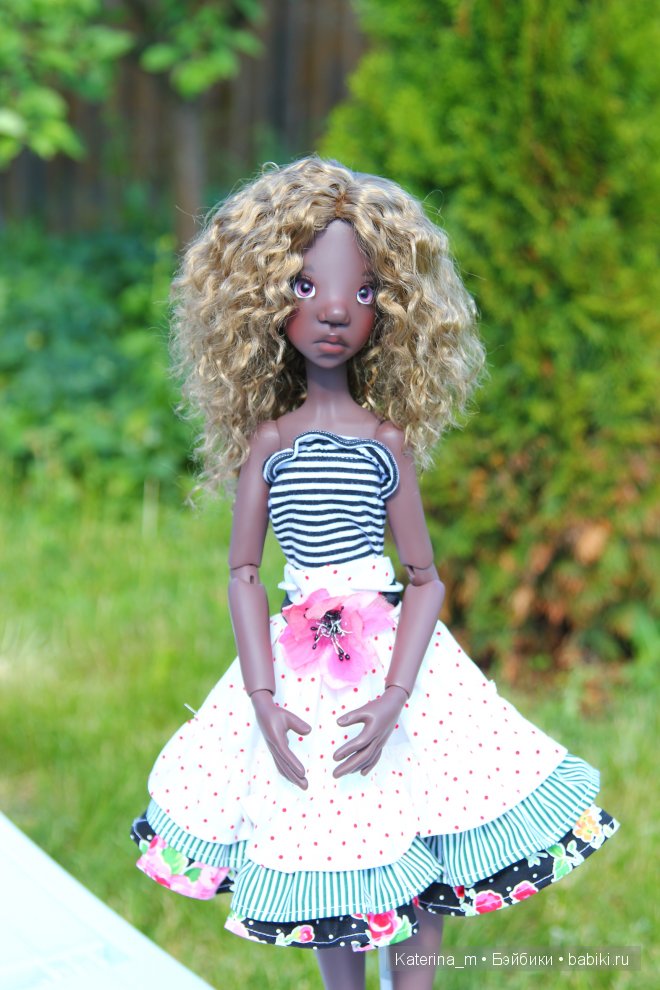 Тобичка (Tobi от Kaye Wiggs) в лучах летнего солнышка