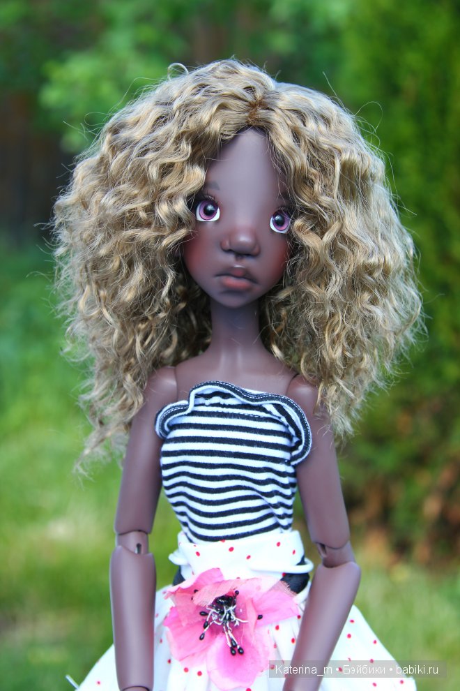 Тобичка (Tobi от Kaye Wiggs) в лучах летнего солнышка