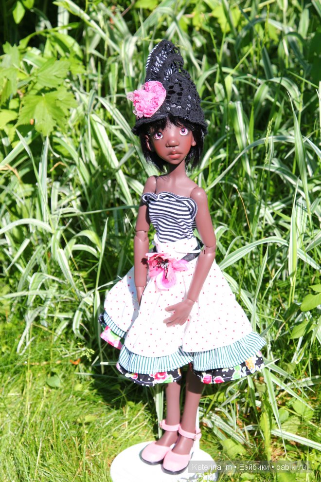 Тобичка (Tobi от Kaye Wiggs) в лучах летнего солнышка