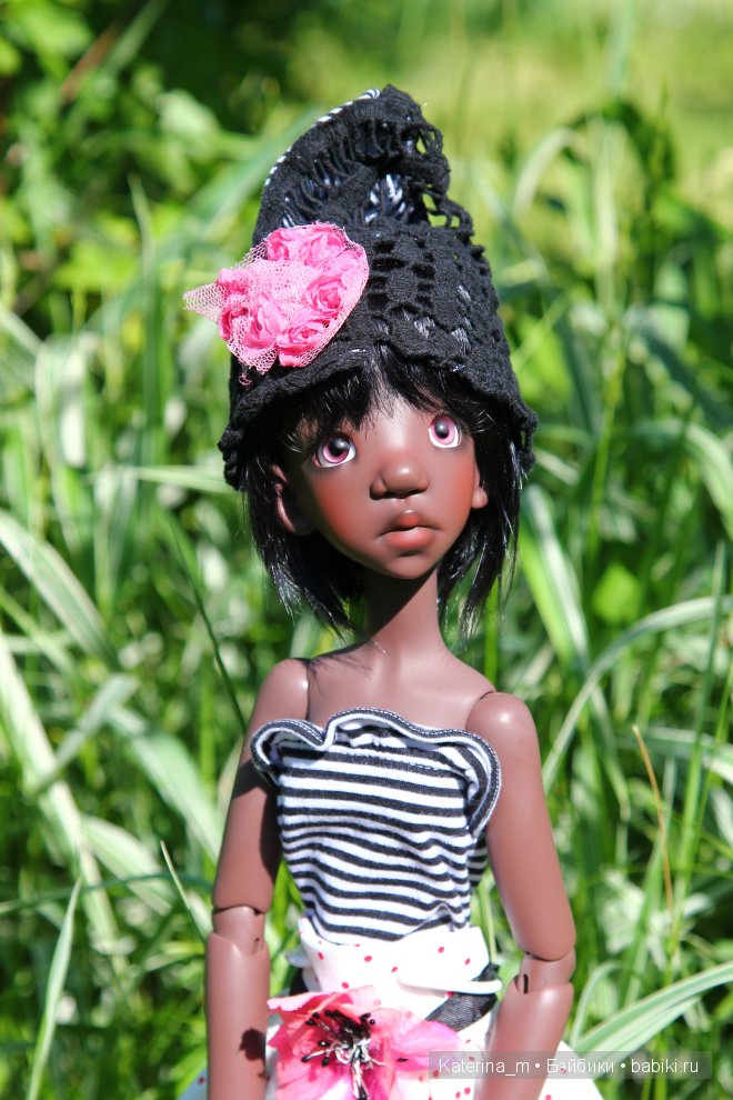 Тобичка (Tobi от Kaye Wiggs) в лучах летнего солнышка