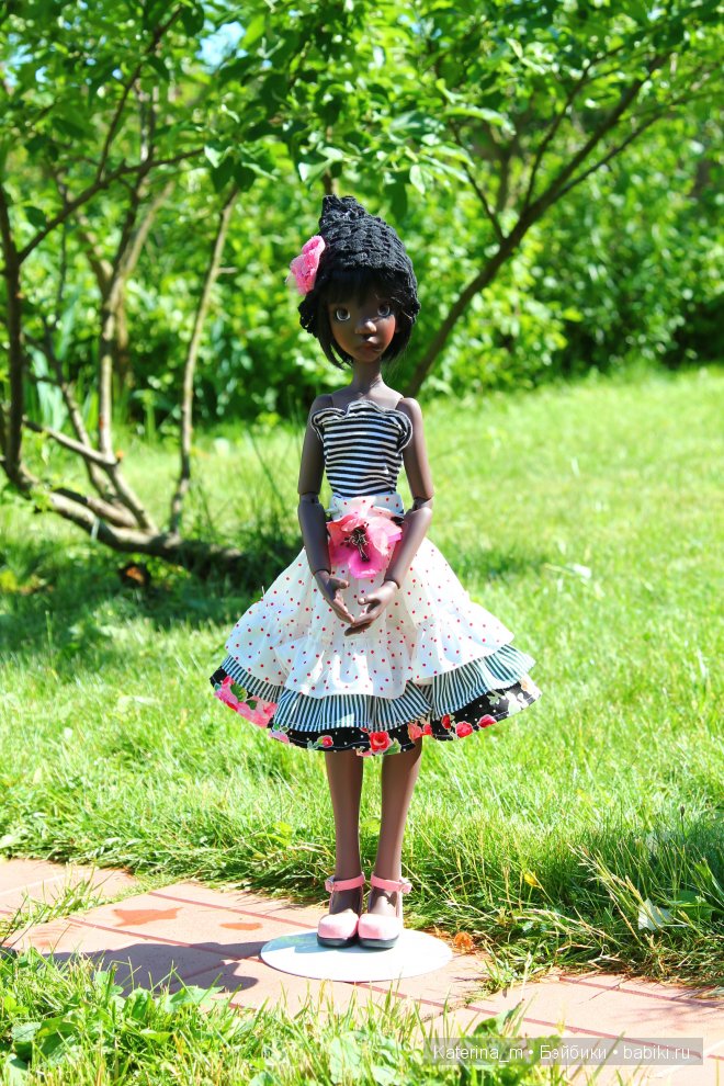 Тобичка (Tobi от Kaye Wiggs) в лучах летнего солнышка