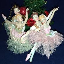 Две балетные пары на елку