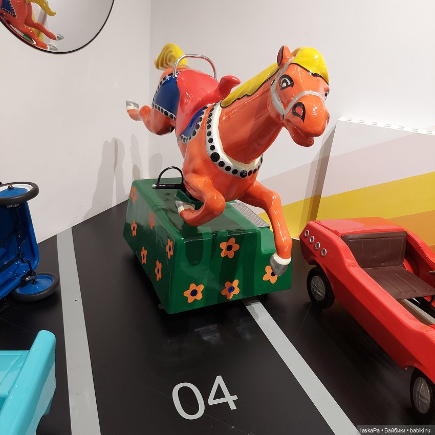 "Конь-огонь. XX век в истории игрушек". Лошадки Елены Кармацкой | Бэйбики "Конь-огонь. XX век в истории игрушек". Лошадки Елены Кармацкой (фото 3)