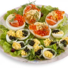 Новогодний праздничный стол или как выбрать горбушу с икрой в магазине