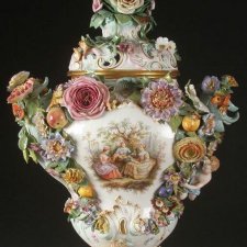 И конечно вазы! Какой же дом без них!? Антикварные шедевры