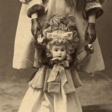 Как хочется заглянуть в прошлое своих антикварных кукол.....А Вам?