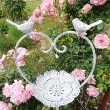 Купальня  - поилка для птиц  - изюминка сада