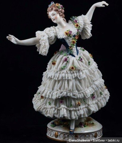 Изящный кружевной фарфор и статуэтки "кружевницы"