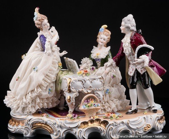 Изящный кружевной фарфор и статуэтки "кружевницы"