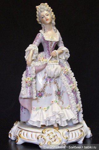 Изящный кружевной фарфор и статуэтки "кружевницы"