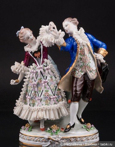 Изящный кружевной фарфор и статуэтки "кружевницы"