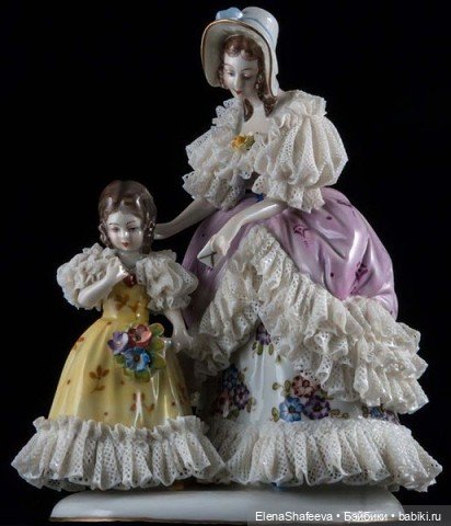 Изящный кружевной фарфор и статуэтки "кружевницы"