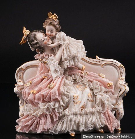Изящный кружевной фарфор и статуэтки "кружевницы"