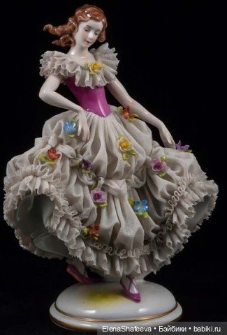 Изящный кружевной фарфор и статуэтки "кружевницы"