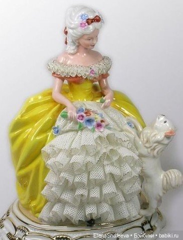 Изящный кружевной фарфор и статуэтки "кружевницы"
