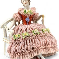 Изящный кружевной фарфор и статуэтки "кружевницы"