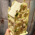 Красивый домик - светильник для кукол.