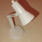 Белая настольная лампа для кукол 1/6 (Барби, Integrity) с настоящим светом