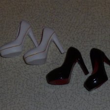 Лот обуви для Phicen и кукол с большой стопой (3.5 см) - туфли черные и белые - новые