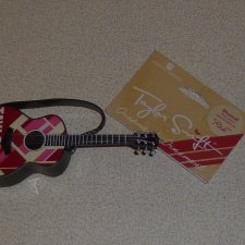 Редкая коллекционная гитара Taylor Swift “Red” American Greetings Music Christmas Ornament