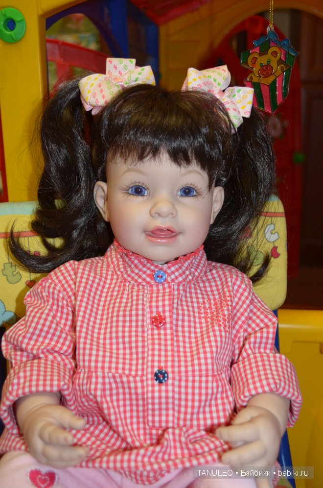 Сестрички близняшки Adora Doll